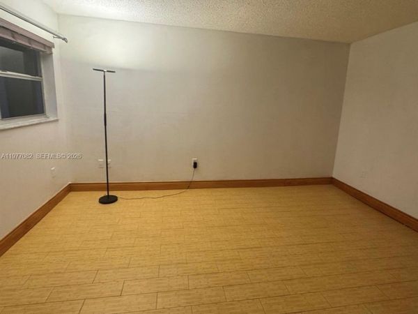 1855 W 60th St, Unit 425, Hialeah, FL 33012