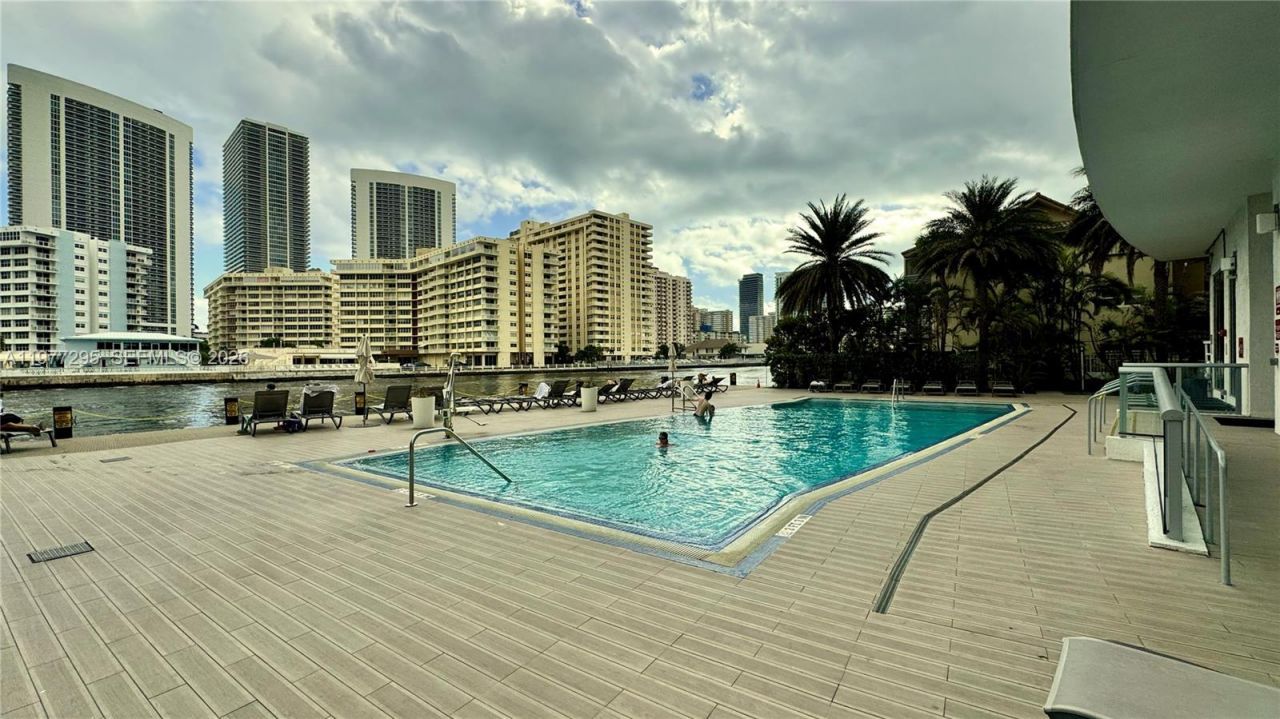 2600 E Hallandale Beach Blvd , Unit T3205, Hallandale Beach, FL 33009 Photo