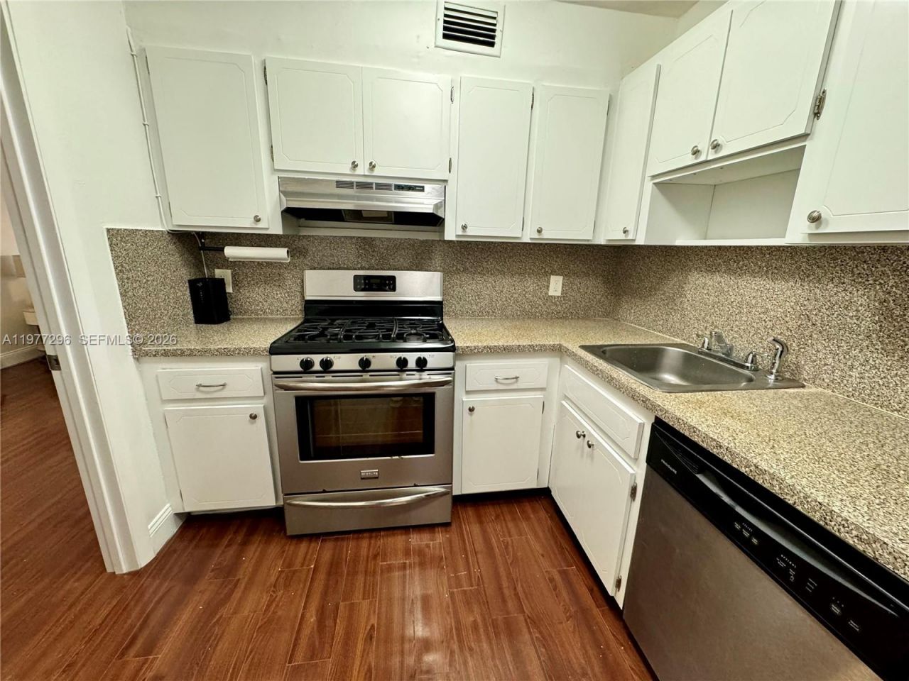 1615 Meridian Ave, Unit 203, Miami Beach, FL 33139 Photo