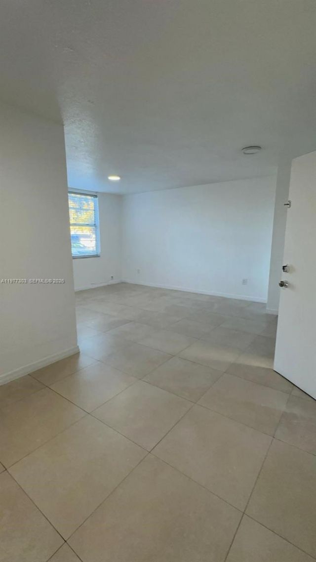 1885 W 56th St , Unit 112, Hialeah, FL 33012 Photo