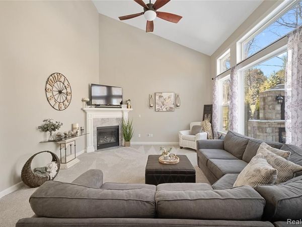 529 Napa Valley Drive, Milford Twp, MI 48381