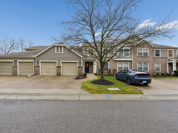 2097 Clareglen Drive, Unit 102, Crescent Springs, KY 41017