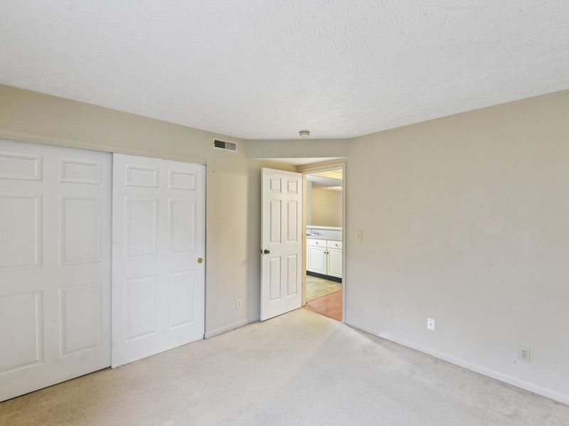 2097 Clareglen Drive, Unit 102, Crescent Springs, KY 41017 Photo 10