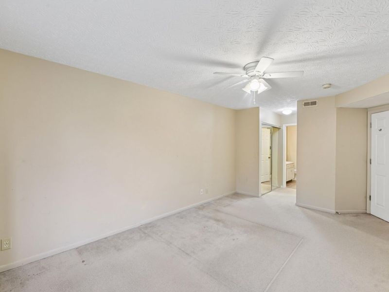 2097 Clareglen Drive, Unit 102, Crescent Springs, KY 41017 Photo 11