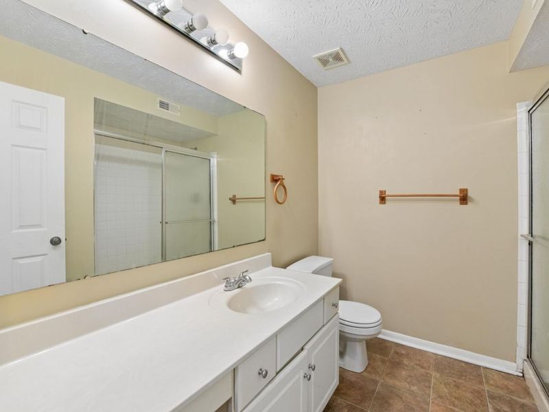 2097 Clareglen Drive, Unit 102, Crescent Springs, KY 41017 Photo 12