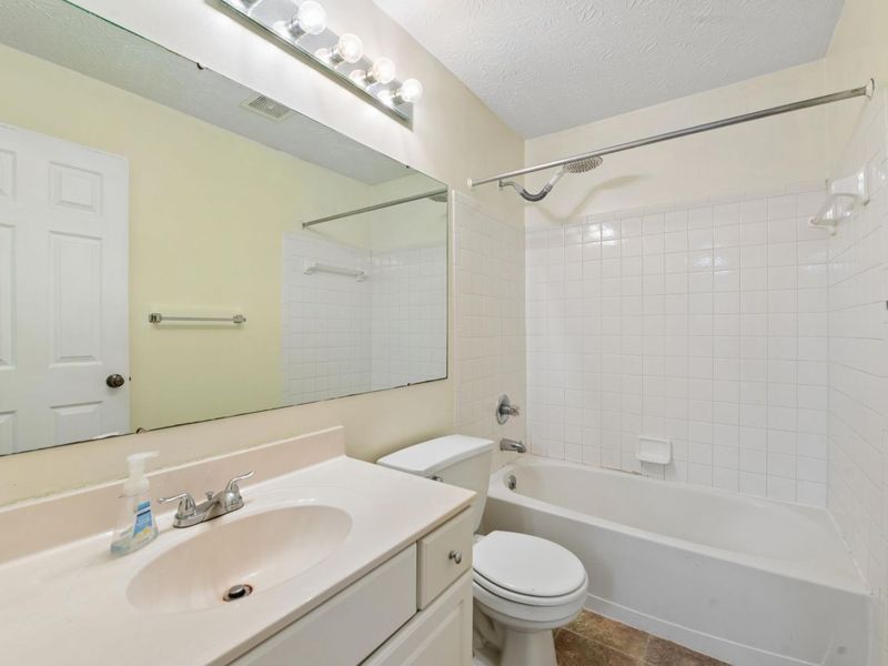 2097 Clareglen Drive, Unit 102, Crescent Springs, KY 41017 Photo 13