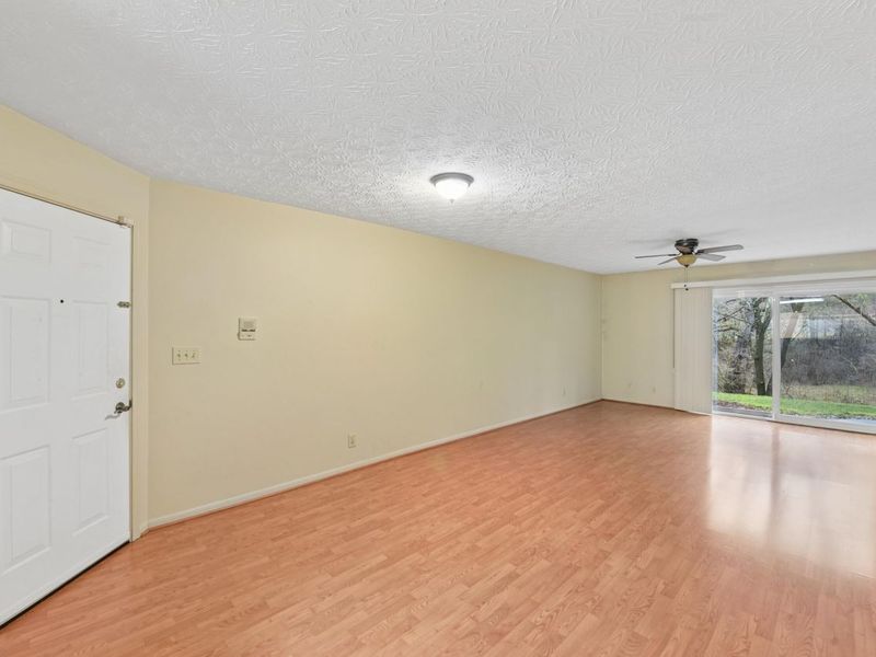 2097 Clareglen Drive, Unit 102, Crescent Springs, KY 41017 Photo 2