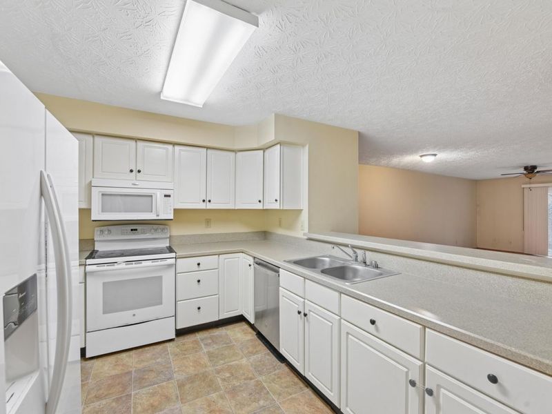 2097 Clareglen Drive, Unit 102, Crescent Springs, KY 41017 Photo 5