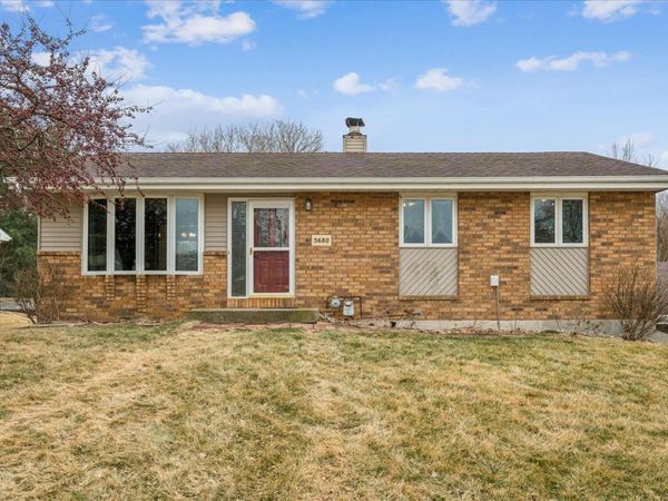 5680 Sun Valley Drive, Asbury, IA 52002