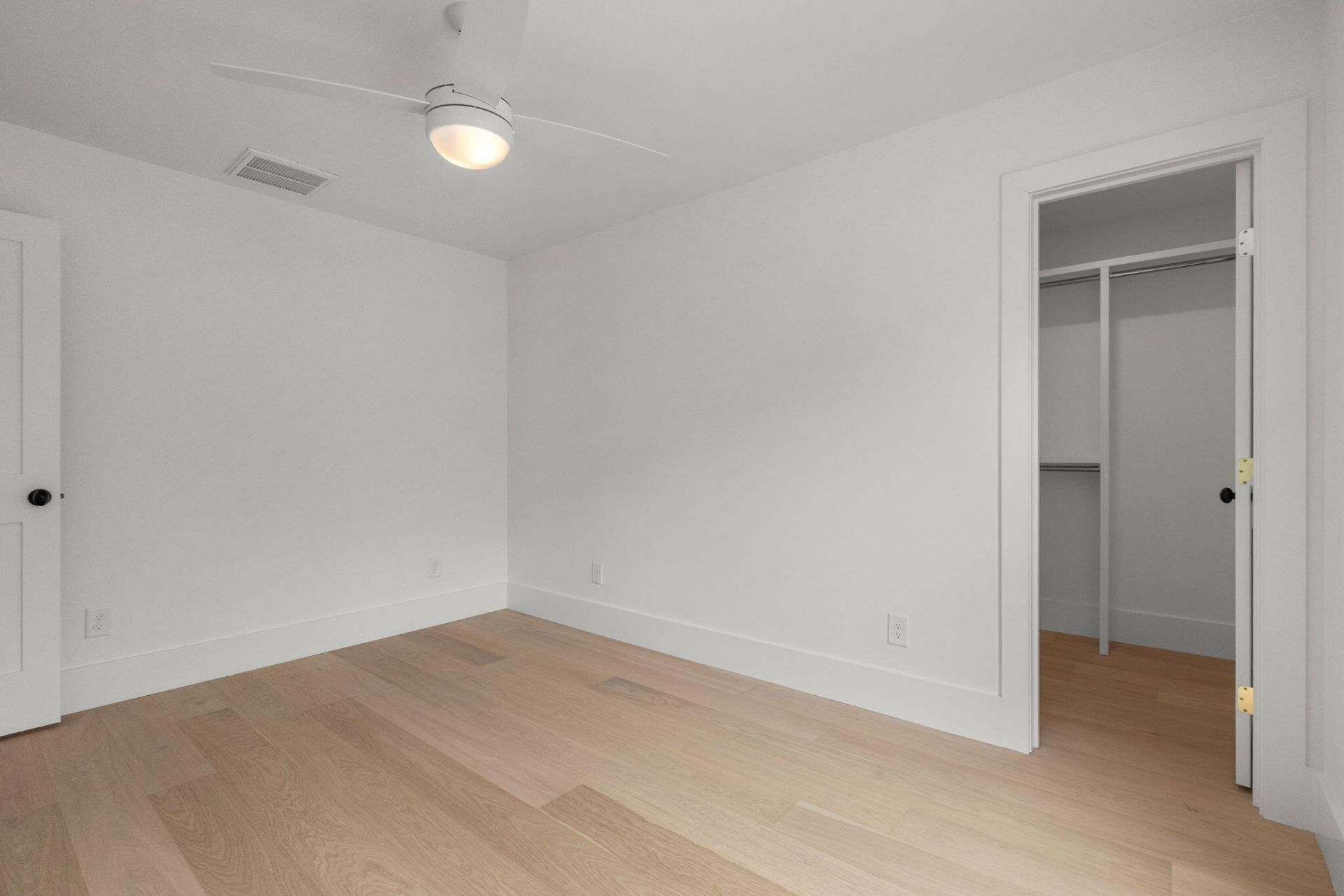 914 Cliffwood Drive Photo 28