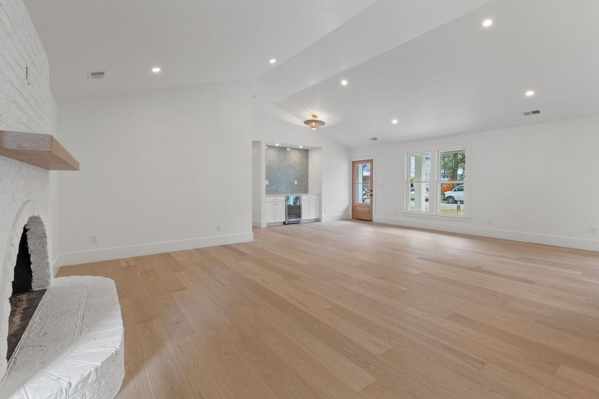 914 Cliffwood Drive Photo 9