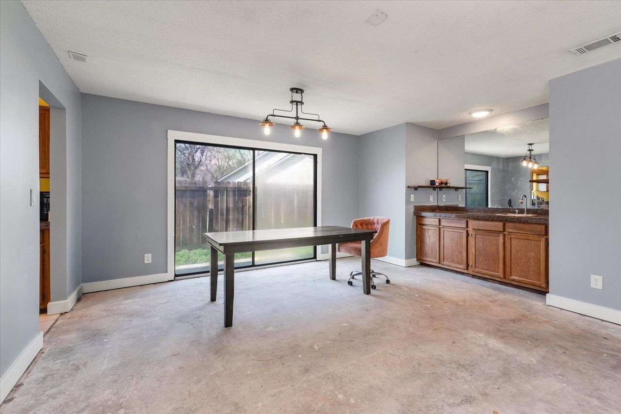 8687 Elsinore Court Photo 9