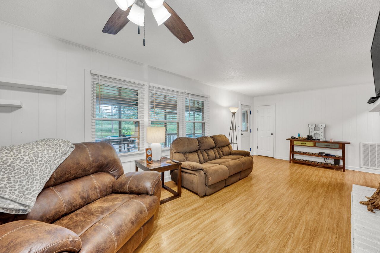 538 Castlebury Road Photo 17