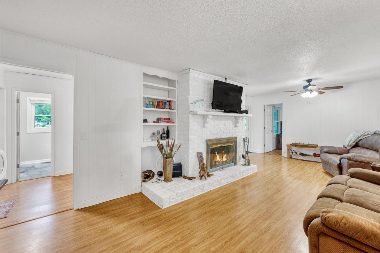 538 Castlebury Road Photo 18