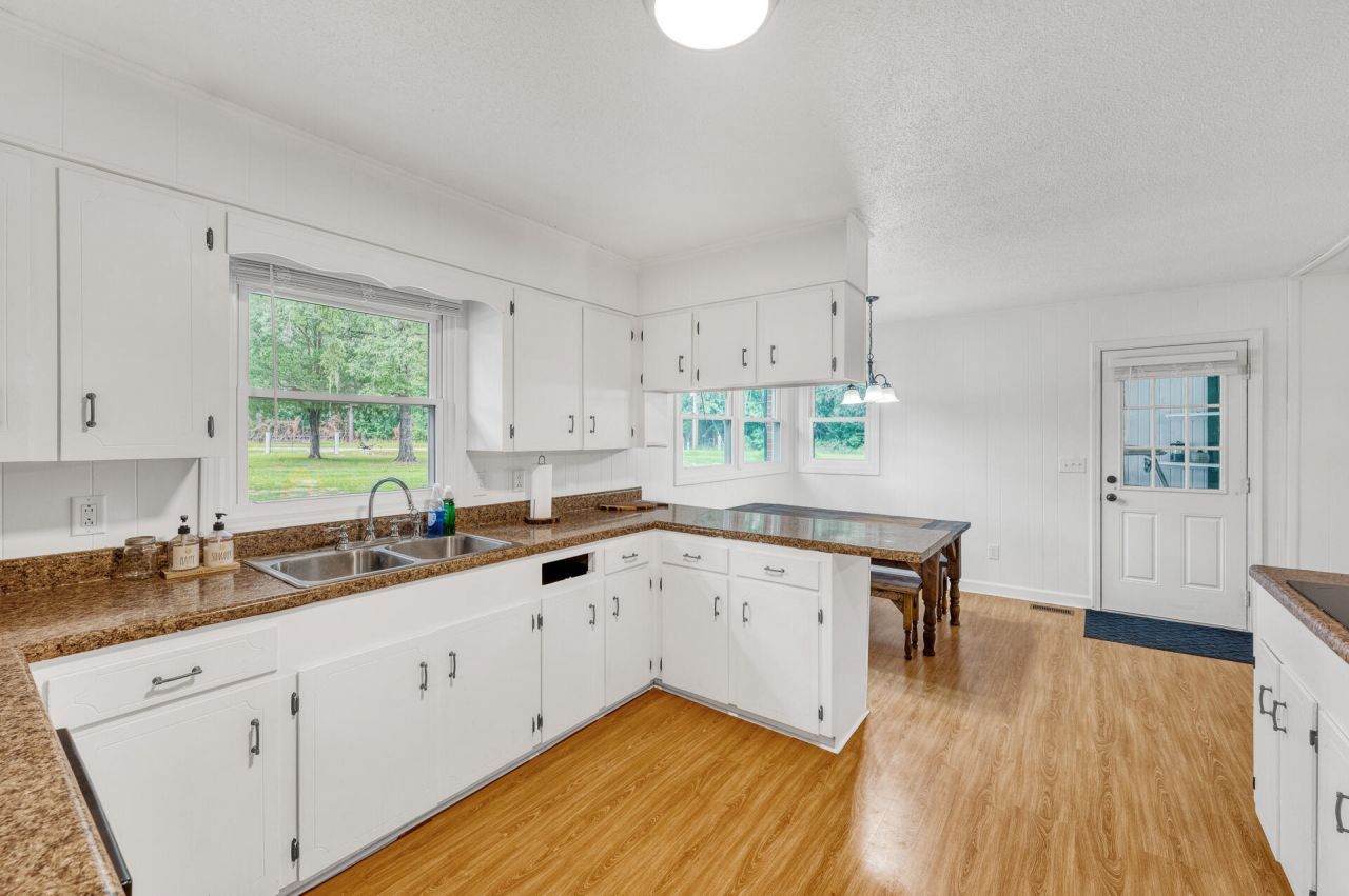 538 Castlebury Road Photo 22