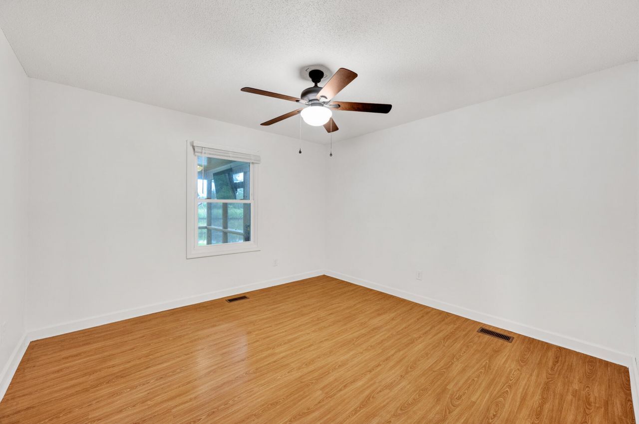 538 Castlebury Road Photo 31