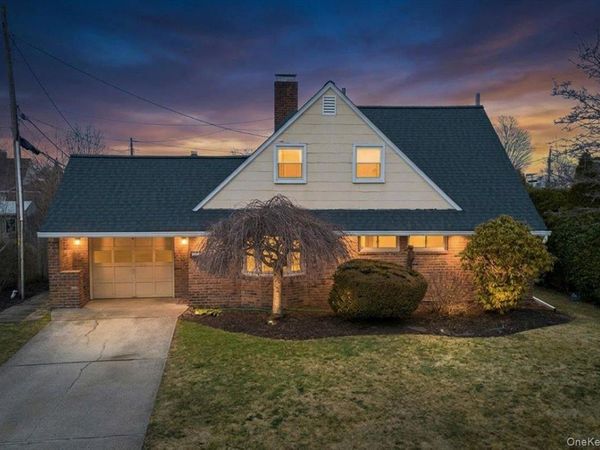 7 Constable Lane, Levittown, NY 11756