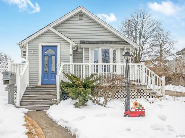 6 Dean Street , Farmingdale, NY 11735