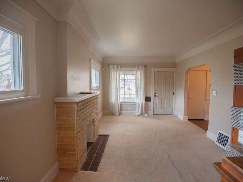 84 S Hazelwood Avenue, Youngstown, OH 44509 Photo 2