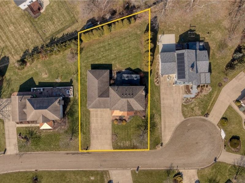 5229 Violet Knoll Avenue NE, Canton, OH 44705 Photo 3