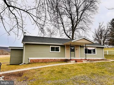 104 APPLE BUTTER ROAD, AARONSBURG, PA 16820