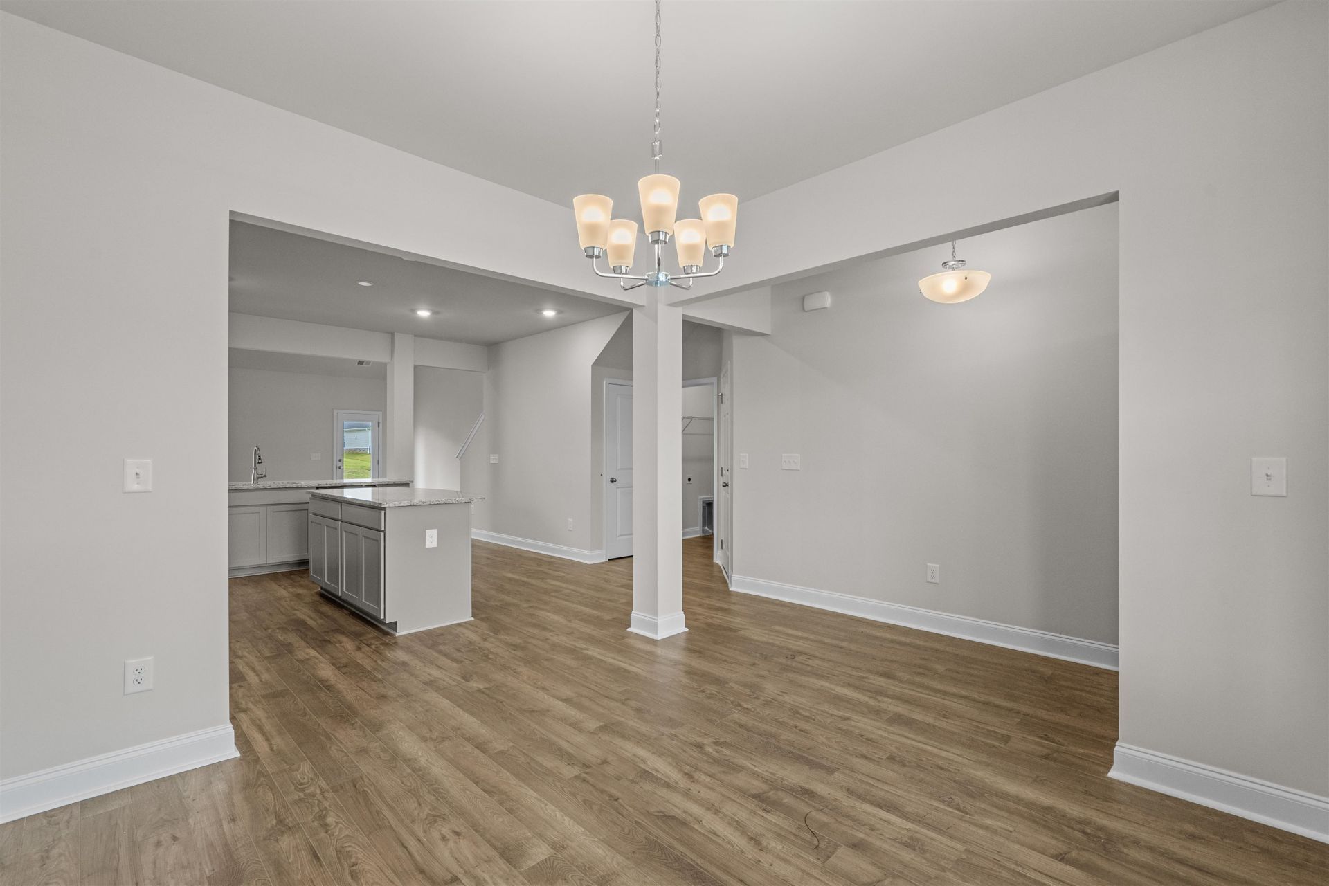 2911 Spain Ln. Photo 5