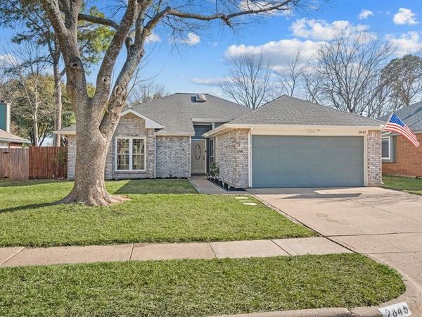 2845 White Oak Drive , Grand Prairie, TX 75052