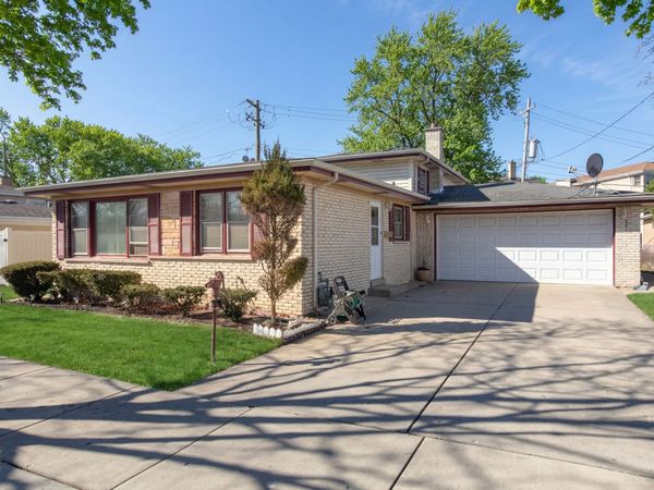 8516 N Ozanam Avenue , Niles, IL 60714