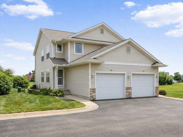 1450 Tower Lane NE, Unit 16, Cedar Rapids, IA 52402