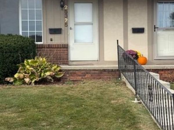 25325 Potomac Drive, South Lyon, MI 48178