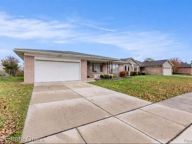 3420 KEVIN Circle, Warren, MI 48092