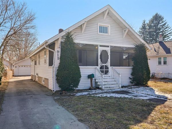 911 75th STREET, Kenosha, WI 53143