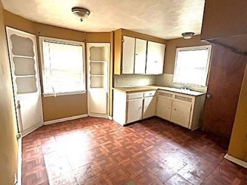 4154 E 153rd Street, Cleveland, OH 44108 Photo 2