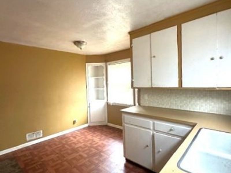 4154 E 153rd Street, Cleveland, OH 44108 Photo 3