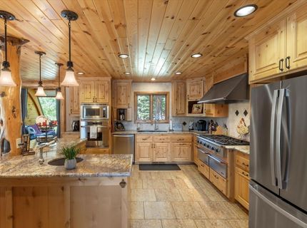 323 Gateway Drive, Lake Almanor, CA 96137 Photo