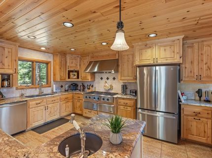 323 Gateway Drive, Lake Almanor, CA 96137 Photo