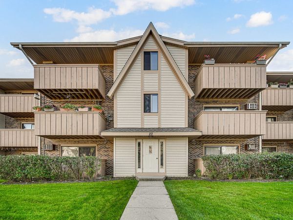 20 Echo Court, Unit 3, Vernon Hills, IL 60061