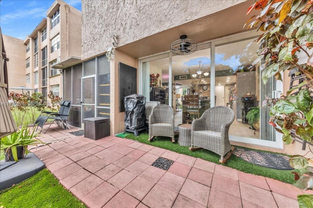 9410 Live Oak Pl , Unit 110, Davie, FL 33324 Photo