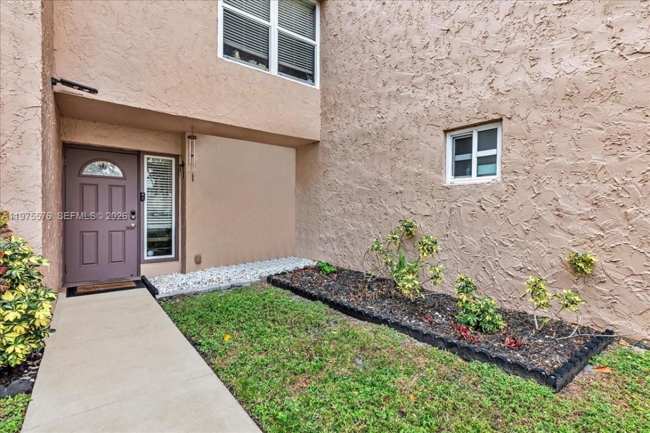 9410 Live Oak Pl , Unit 110, Davie, FL 33324 Photo
