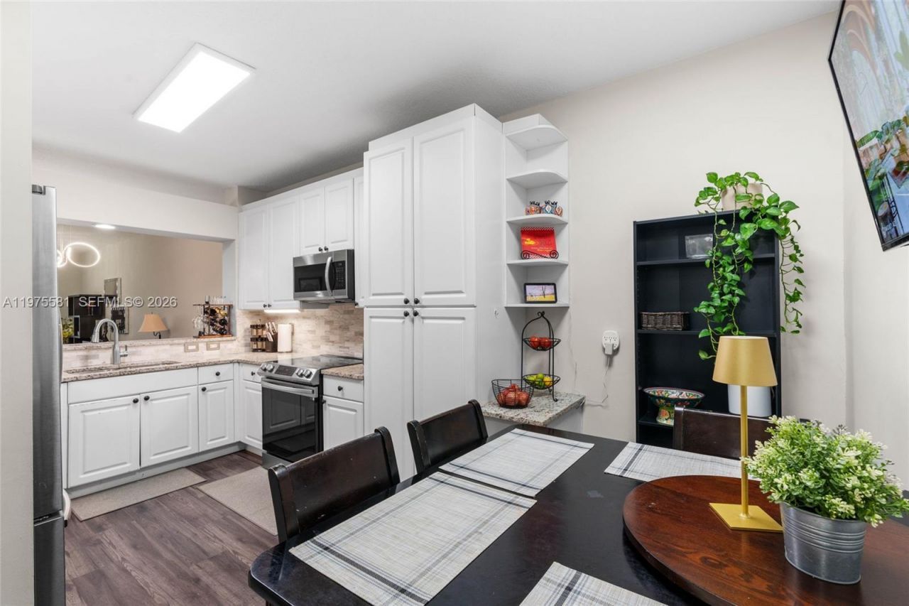 10750 NW 66th St, Unit 411, Doral, FL 33178 Photo