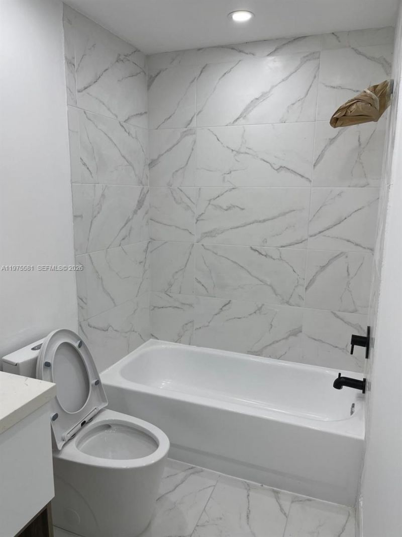 10750 NW 66th St, Unit 411, Doral, FL 33178 Photo