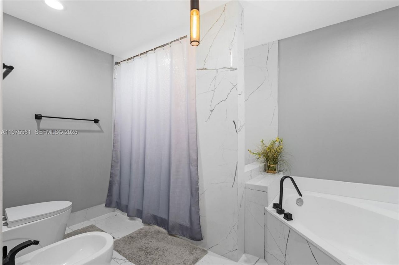 10750 NW 66th St, Unit 411, Doral, FL 33178 Photo