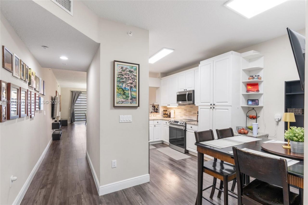 10750 NW 66th St, Unit 411, Doral, FL 33178 Photo