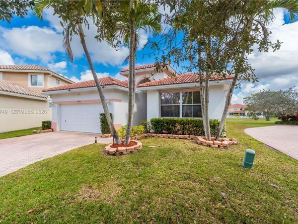 12109 NW 52nd Ct, Coral Springs, FL 33076