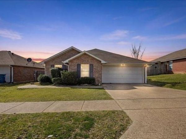 1112 Woodlands Park Drive, Lindale, TX 75771