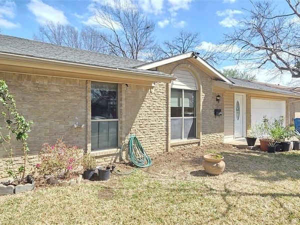 1807 Redbud Circle , Carrollton, TX 75006