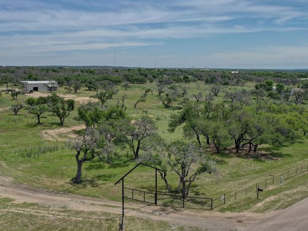 200 Mosel, Harper, TX 78631