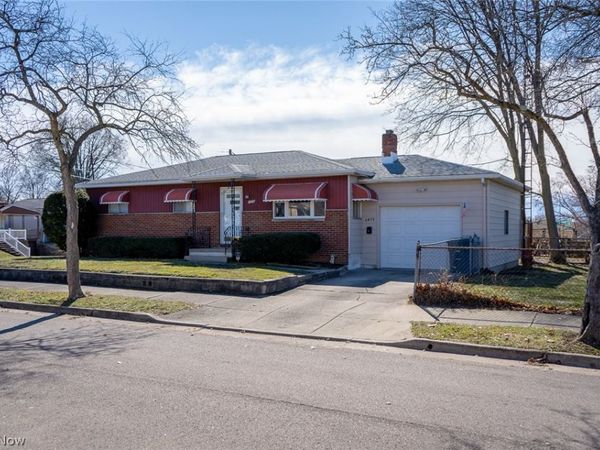 1876 Harding Avenue , Akron, OH 44312