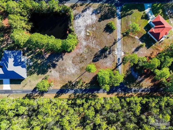 1810 W Smugglers Cove Dr, Gulf Breeze, FL 32563