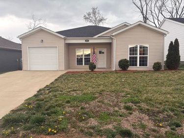 676 Cherry Blossom Road , Bowling Green, KY 42103